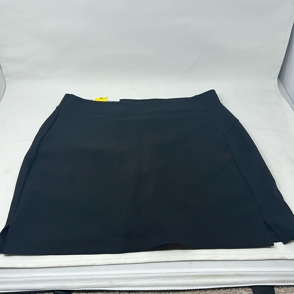 NWT 32 cool black skort size small